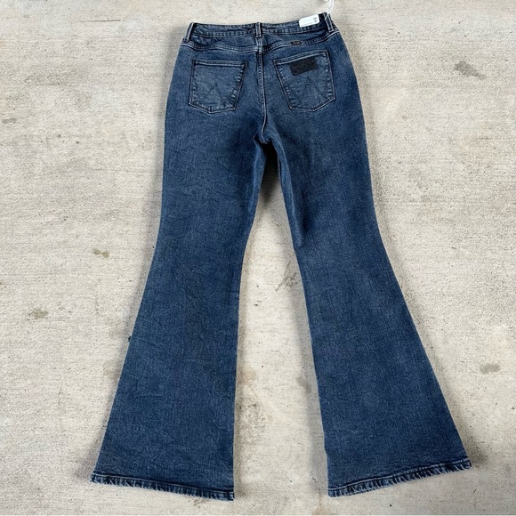 New with tags Wrangler High Rise Flare Jeans Size 29 - Picture 3 of 3